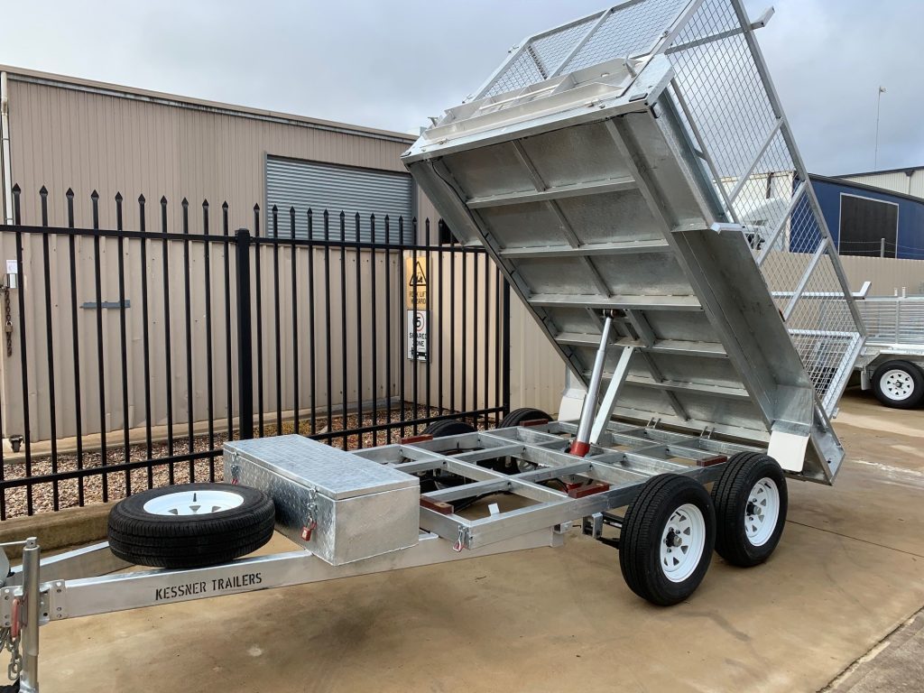 1999kgs - Commercial Hydraulic Tipper With Brakes + Ramps + Cage 