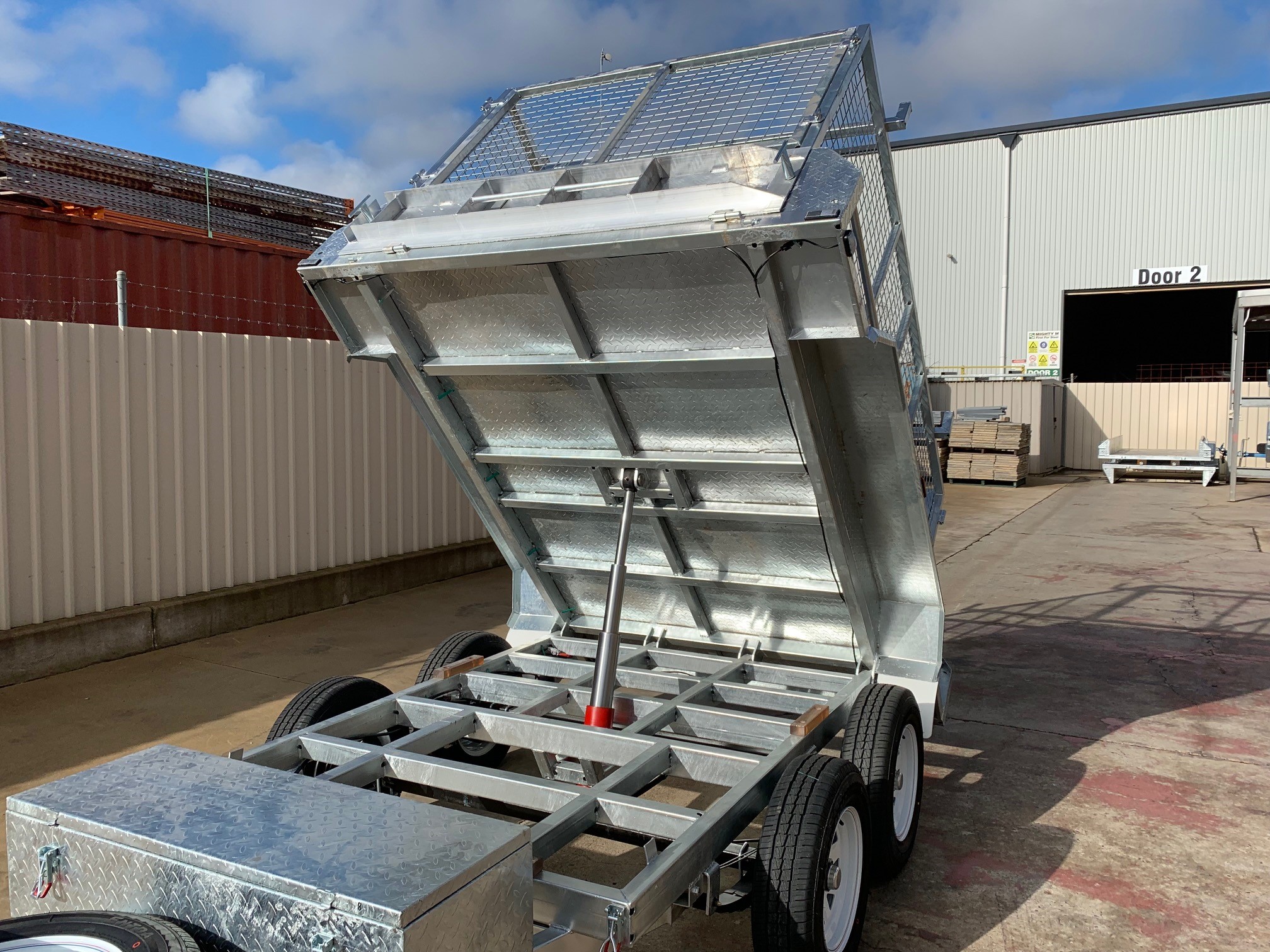 1999KGS - COMMERCIAL HYDRAULIC TIPPER WITH BRAKES + RAMPS + CAGE ...